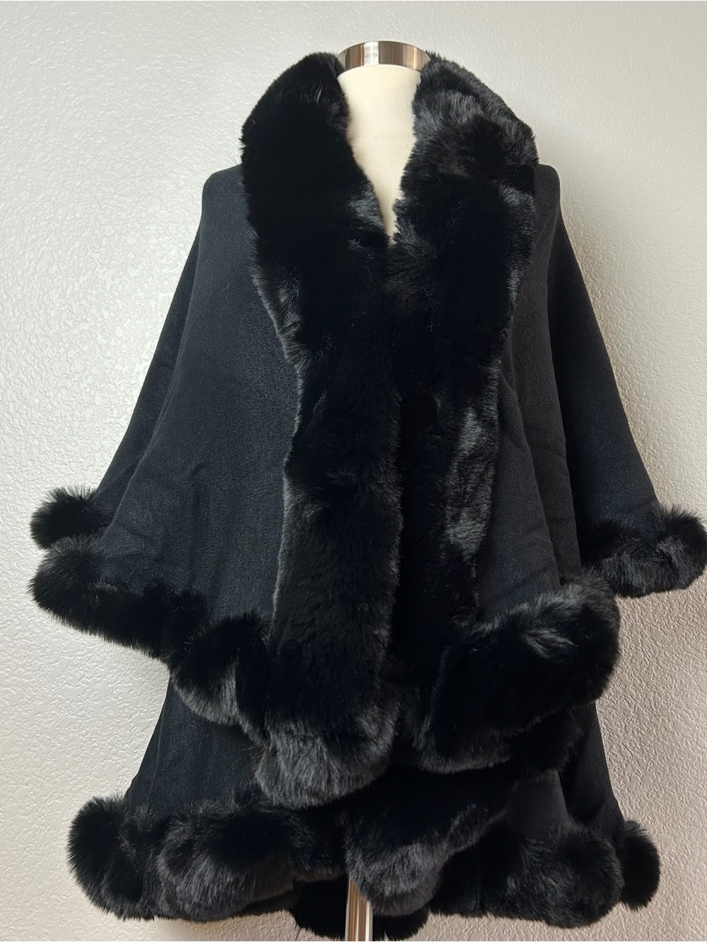 Poncho Cape Coat Women's One Size Fit Most Faux Fur Trim Black Double Layer NWT